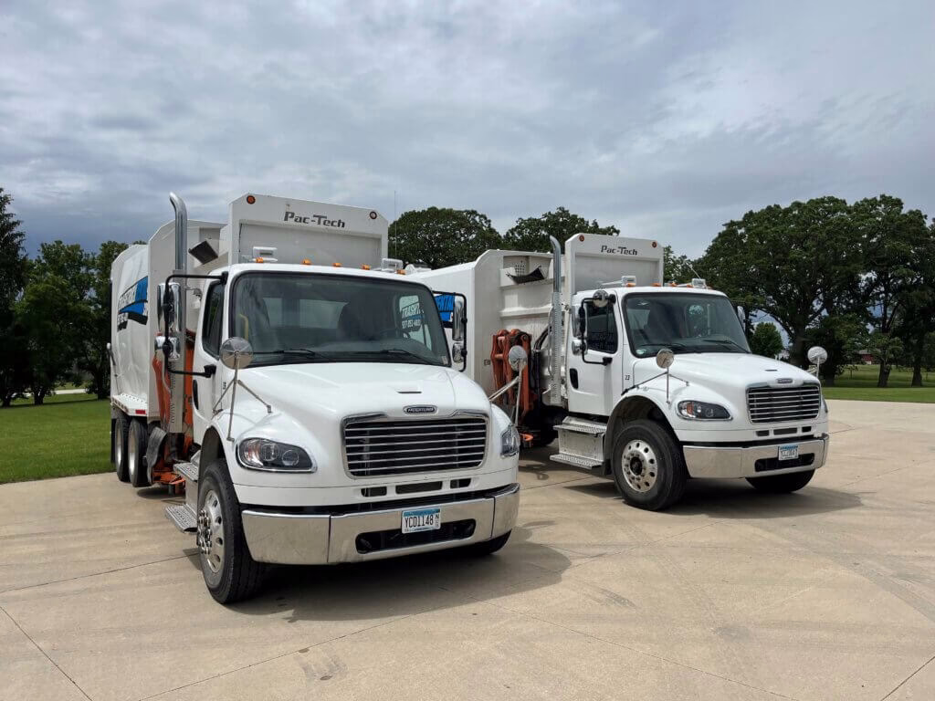 Modern rear load garbage truck with dual drive positions for commercial waste collection#1.6