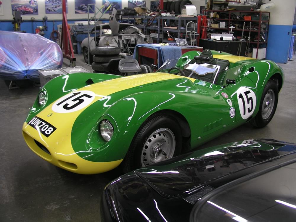 Classic automobile windshield replacement